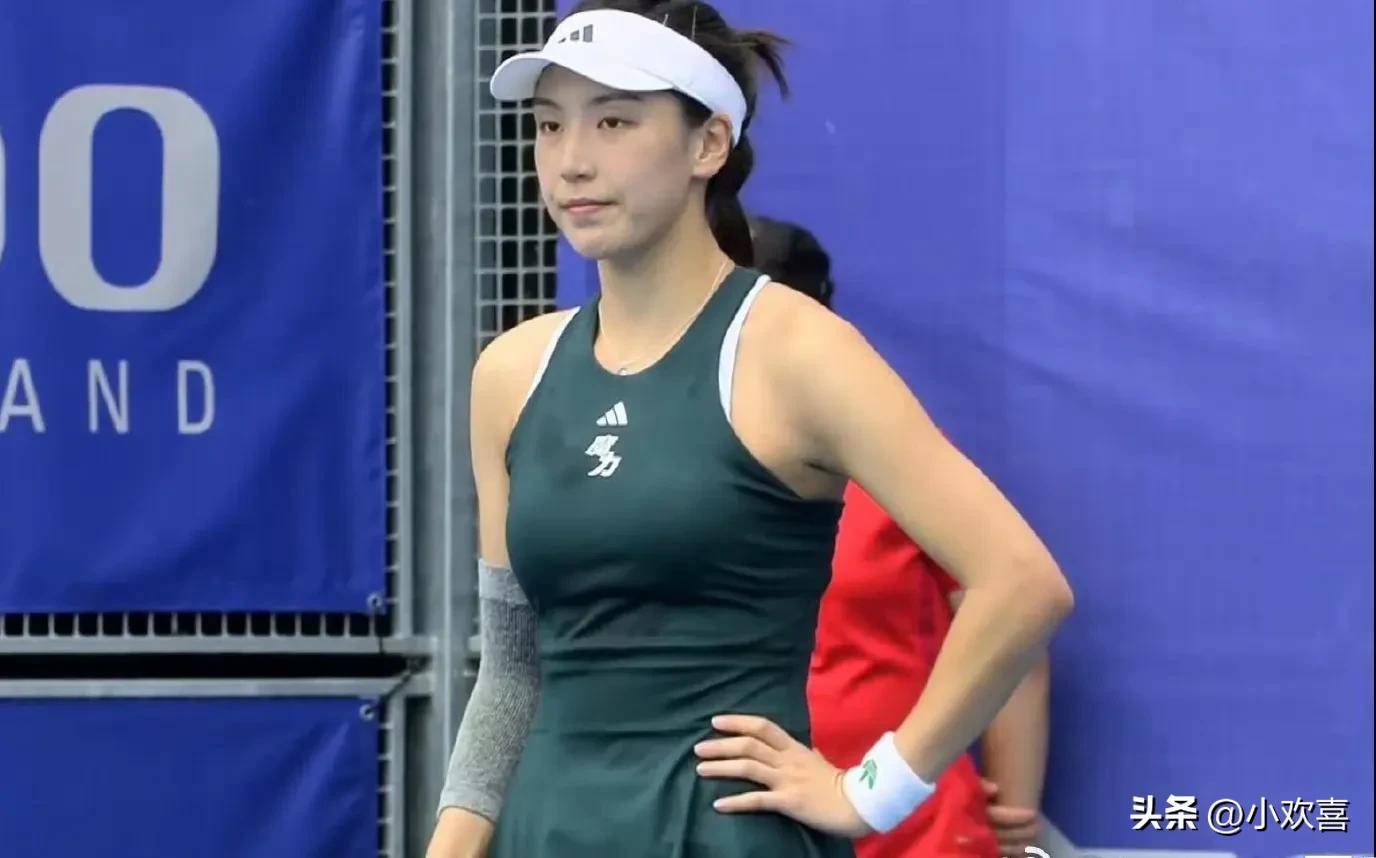 她的经验丰 她的经验丰